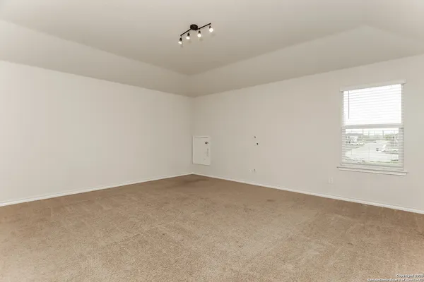 $1,900 | 2935 Thackery Groove, San Antonio, TX 78245