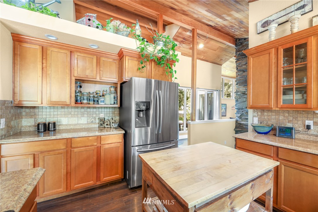 2287 East Hemmi Road Bellingham, WA 98226 - Photo 13 of 35 a kitchen that has a cabinets and a table in it