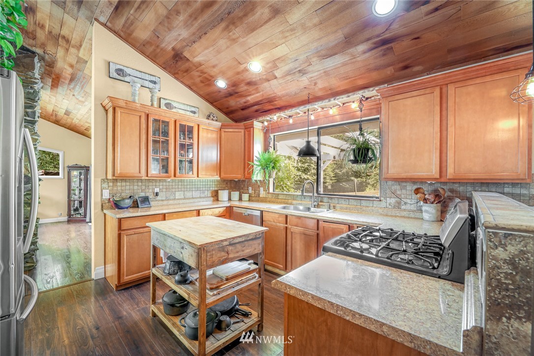 2287 East Hemmi Road Bellingham, WA 98226 - Photo 10 of 35 a kitchen with a stove a sink and a refrigerator
