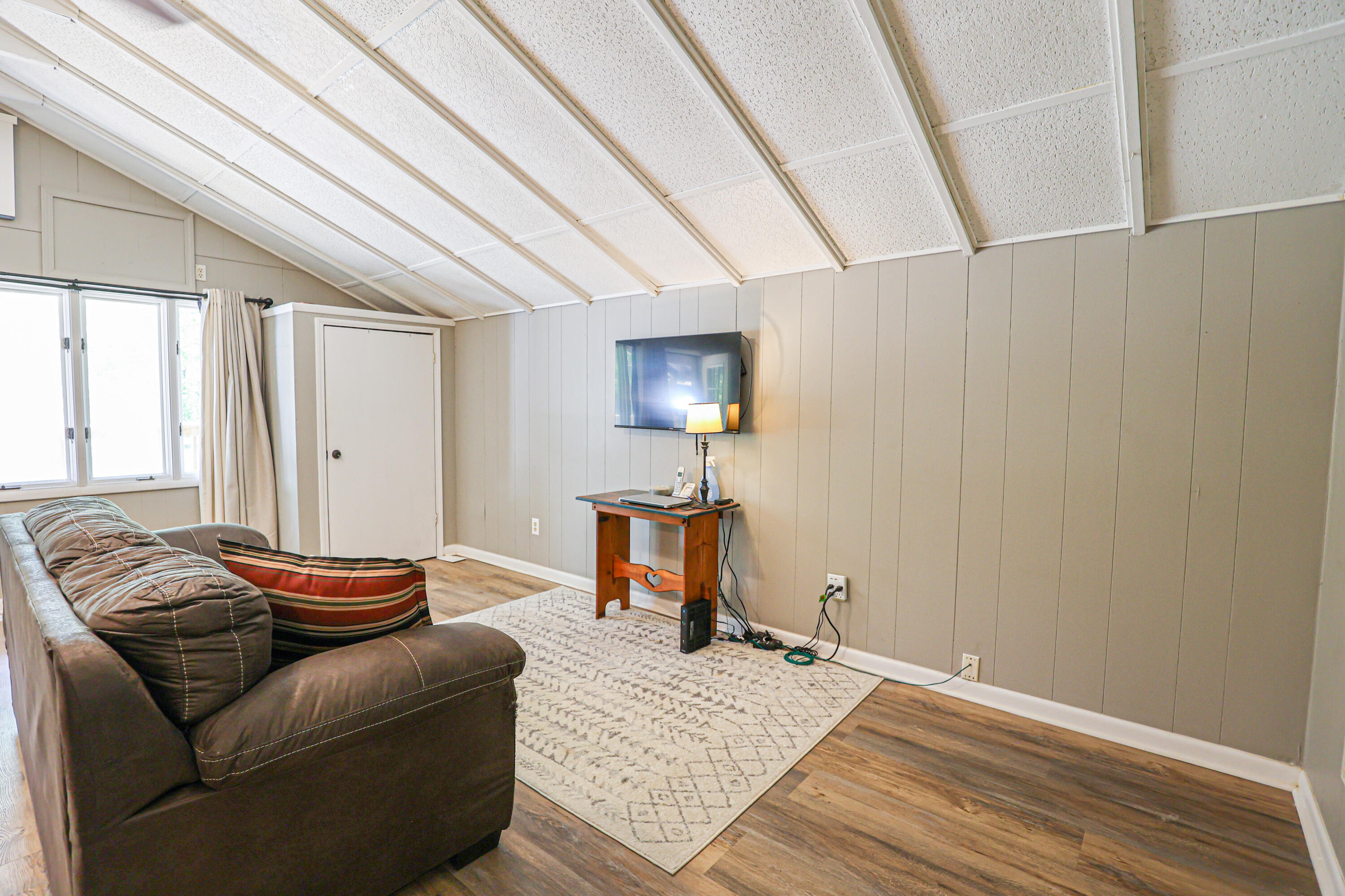 290 Cross Spann Road Murray, KY 42071 - Photo 17 of 27 Living Room