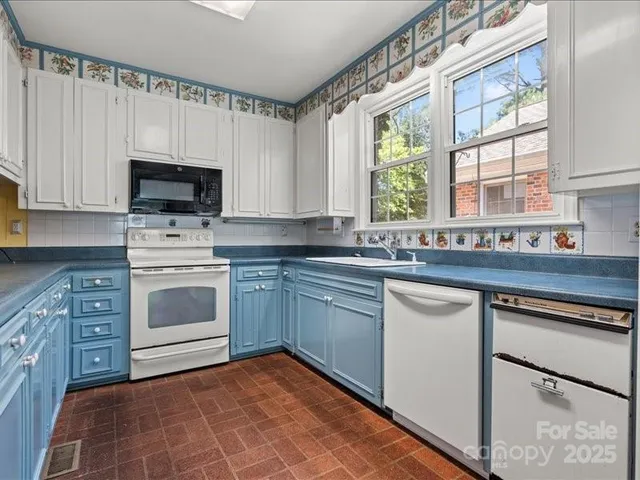 $385,000 | 122 Lakeway Drive, Cheraw, SC 29520