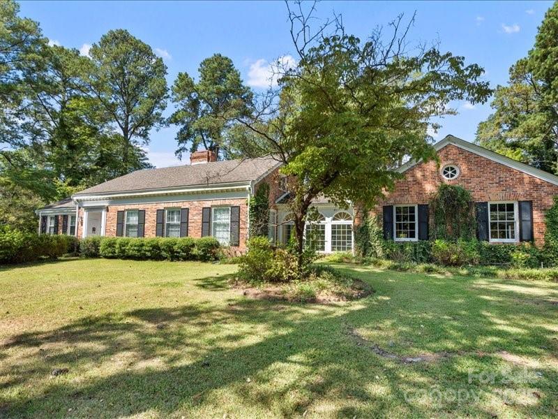 122 Lakeway Drive Cheraw, SC 29520 - Photo 2 of 48