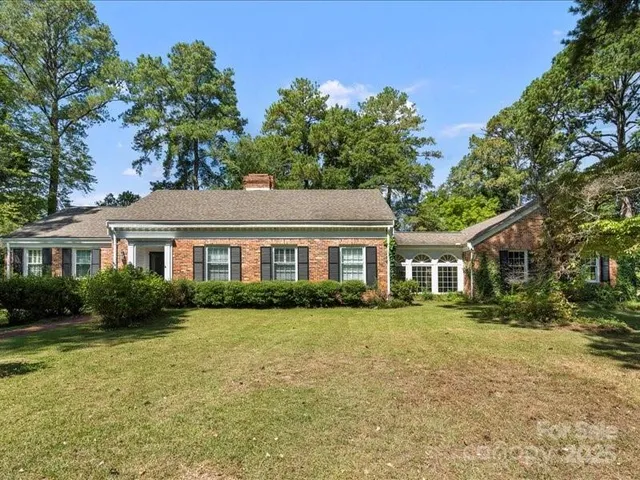 $385,000 | 122 Lakeway Drive, Cheraw, SC 29520