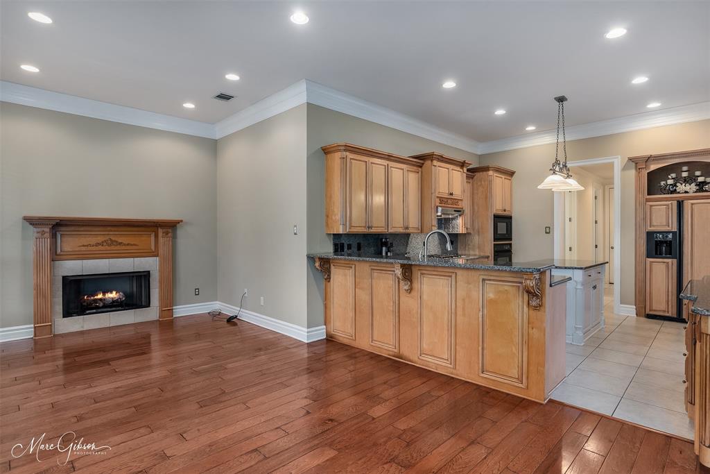 1069 Waters Edge Circle Shreveport, LA 71106 - Photo 13 of 35 a kitchen with stainless steel appliances granite countertop a refrigerator and a stove top oven