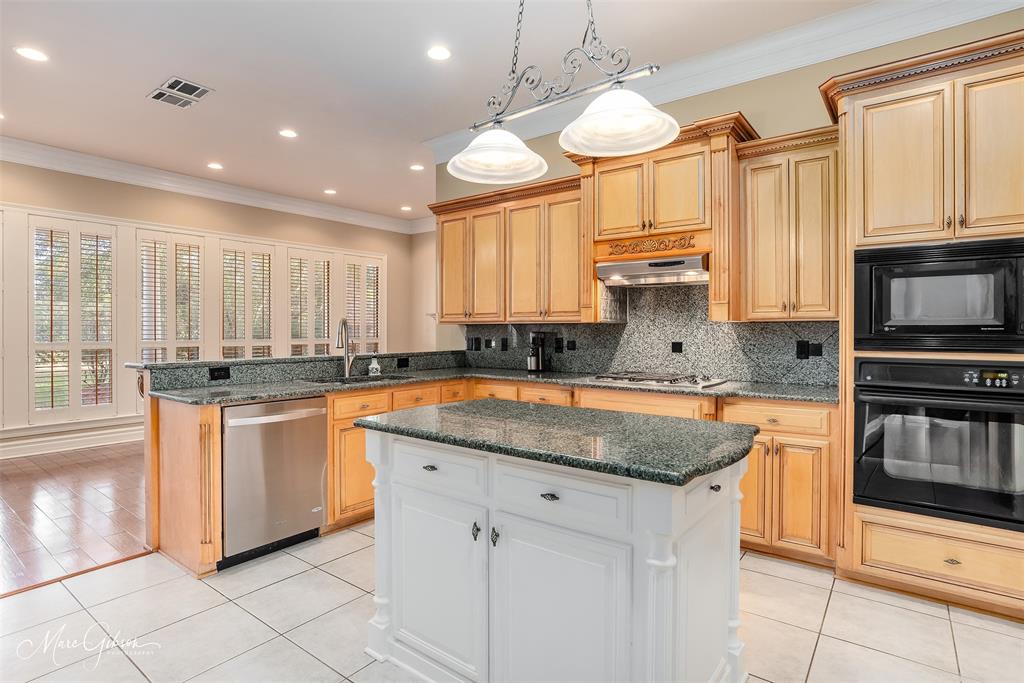 1069 Waters Edge Circle Shreveport, LA 71106 - Photo 15 of 35 a kitchen with stainless steel appliances granite countertop a stove a sink and a microwave