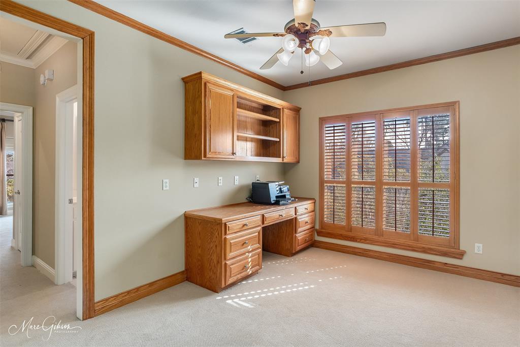 1069 Waters Edge Circle Shreveport, LA 71106 - Photo 28 of 35 a view of a livingroom with furniture and windows