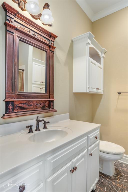 1069 Waters Edge Circle Shreveport, LA 71106 - Photo 33 of 35 a bathroom with a toilet a sink and mirror