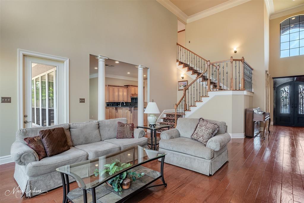 1069 Waters Edge Circle Shreveport, LA 71106 - Photo 9 of 35 a living room with furniture and wooden floor
