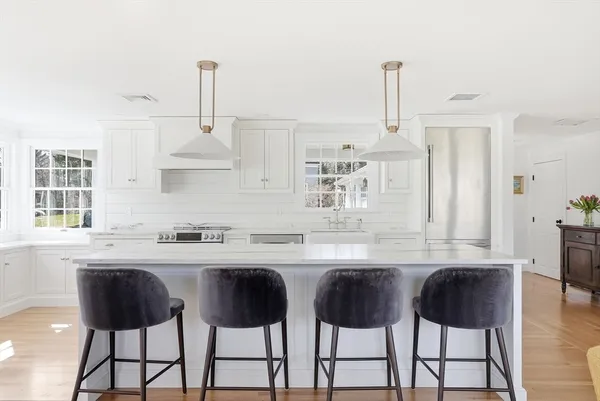 $2,300,000 | 10 Boulder Glen Road, Hingham, MA 02043