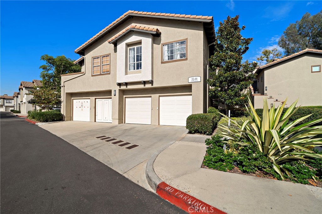 32 Vía Contento Rancho Santa Margarita, CA 92688 - Photo 26 of 33 a front view of a house with a yard