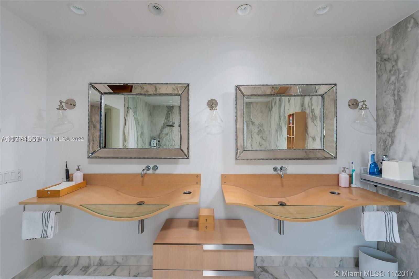 260 Ridgewood Road Key Biscayne, FL 33149 - Photo 19 of 41 a bathroom with a sink and a bathtub