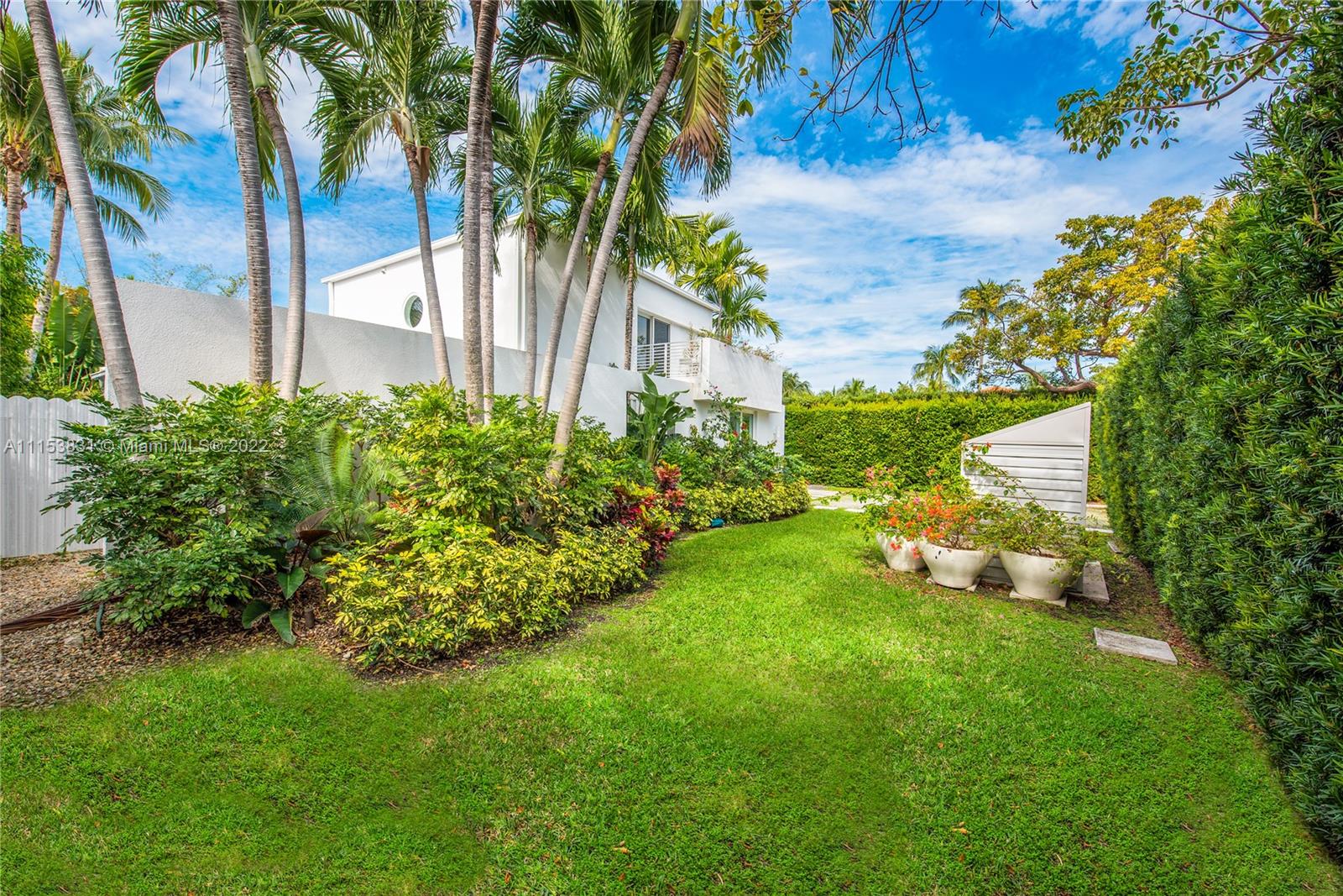 260 Ridgewood Road Key Biscayne, FL 33149 - Photo 39 of 41 a view of yard with green space
