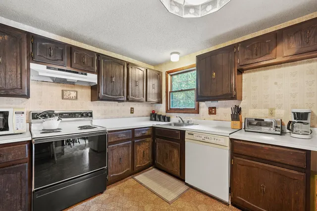 $630,000 | 40 Opal Avenue, Portsmouth, NH 03801