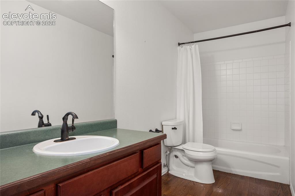 5575 Butler Court Colorado Springs, CO 80918 - Photo 20 of 42 3/4 bath on main level