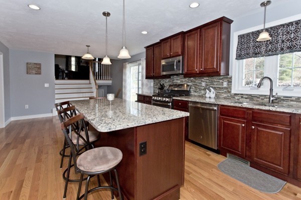 33 Donald Road Billerica, MA 01821 - Photo 3 of 26