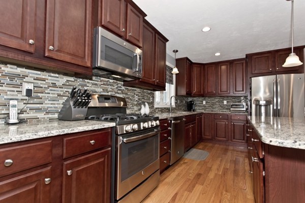 33 Donald Road Billerica, MA 01821 - Photo 4 of 26