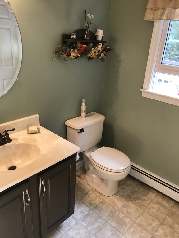 97 Chamberlain Road Uxbridge, MA 01569 - Photo 17 of 29 Gallery Image 17