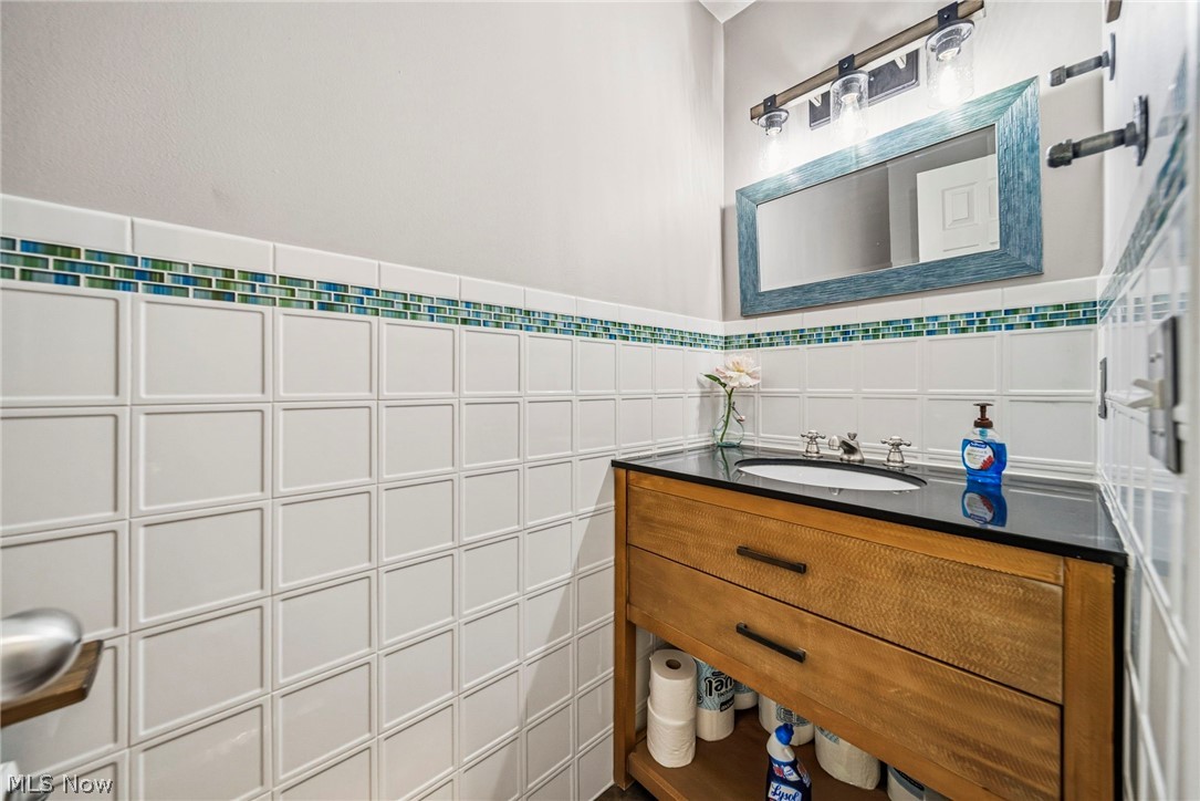 2087 Chimney Ridge Drive Madison, OH 44057 - Photo 21 of 36 1/2 bath on main floor