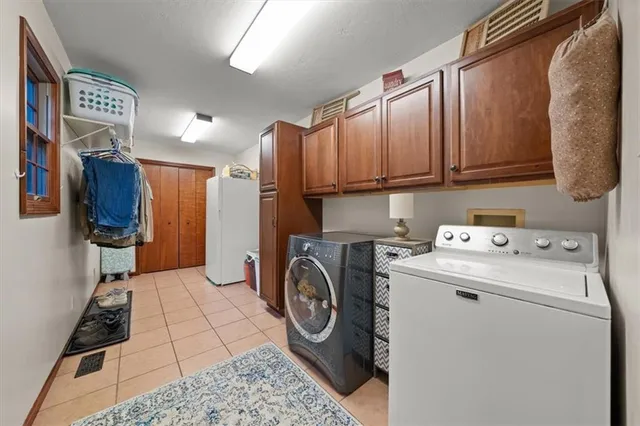 $525,000 | 17806 Redbud Circle, Pleasant Hill, MO 64080