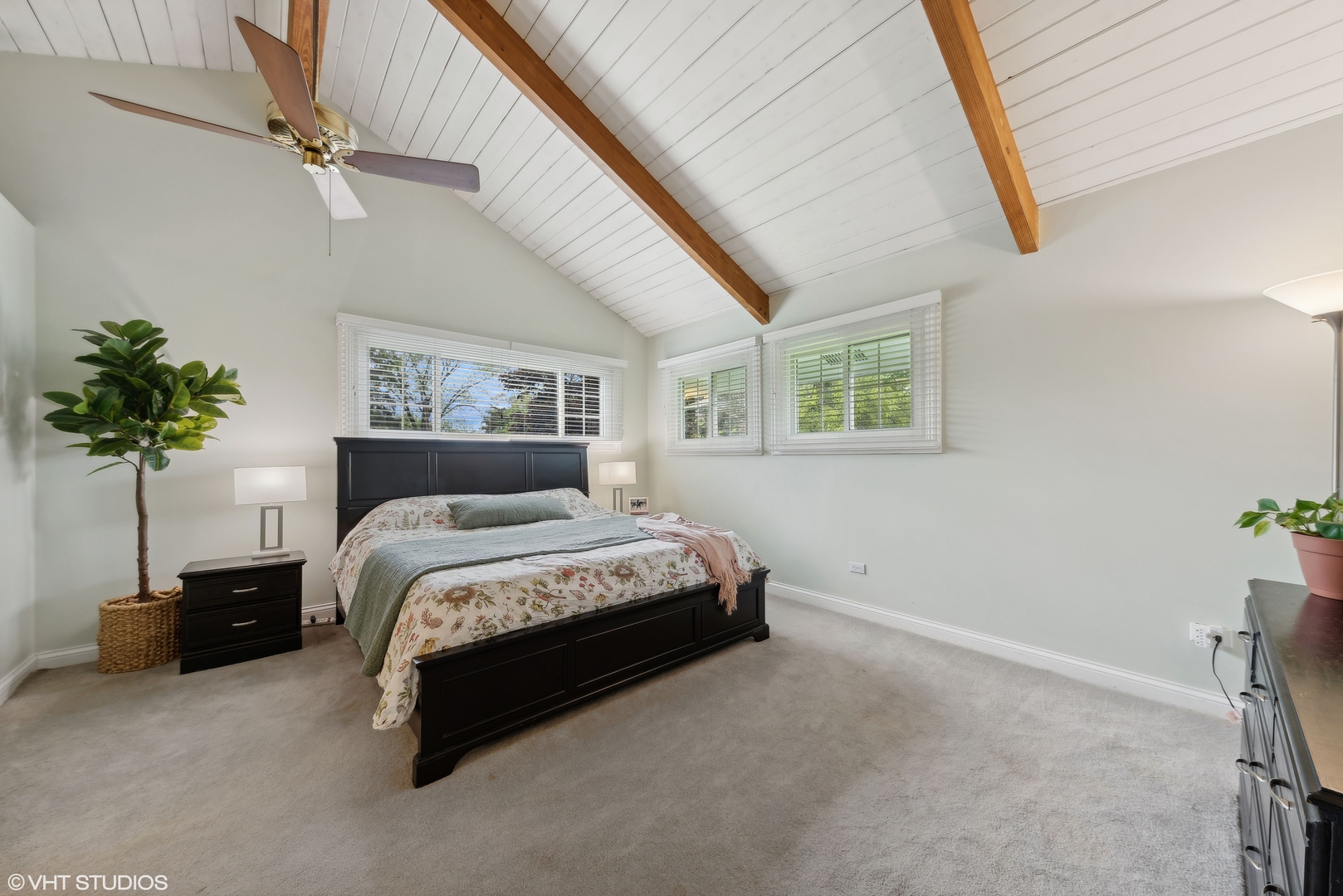 224 Orchard Road North Barrington, IL 60010 - Photo 18 of 34 a bedroom with a bed and a potted plant