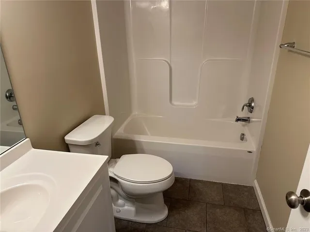 $2,550 | 27 Tridell Drive, Unit 10, Plantsville, CT 06479