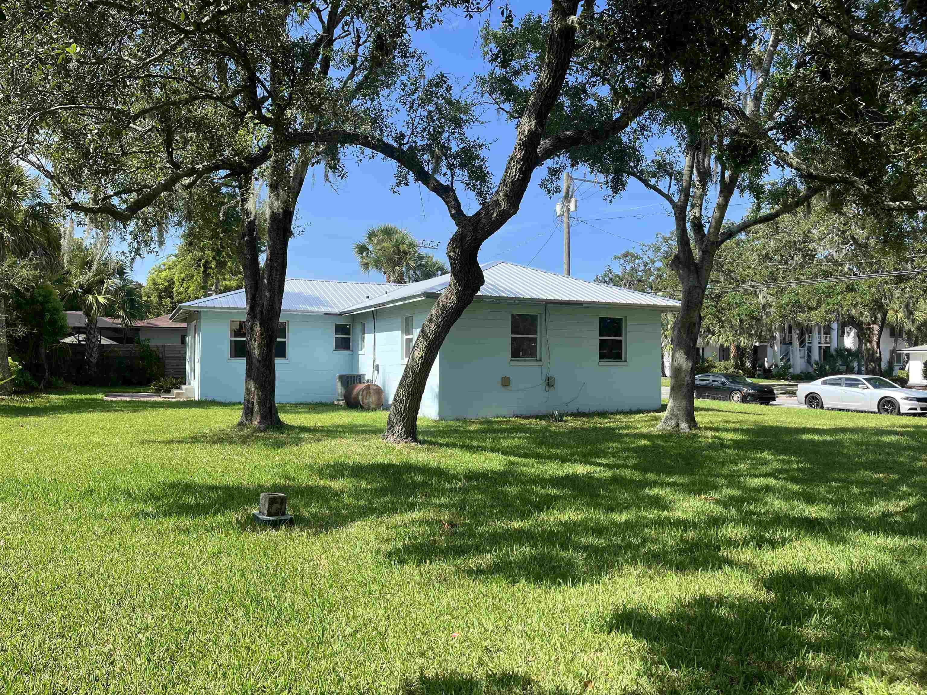 58 Riberia Street St. Augustine, FL 32084 - Photo 3 of 20 a backyard of a house with plants and large tree