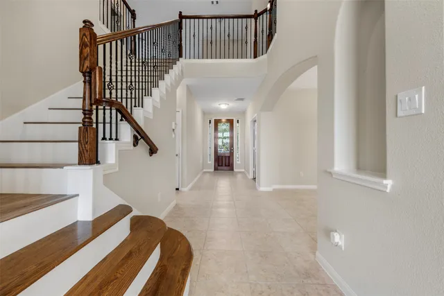 a view of entryway and hall