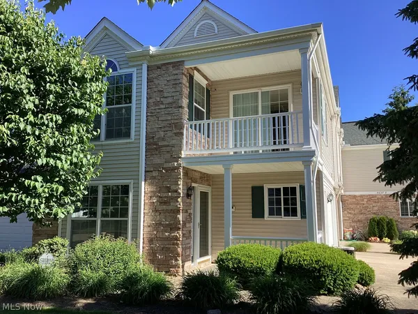 $359,900 | 5637 North Greenway Court, Highland Heights, OH 44143