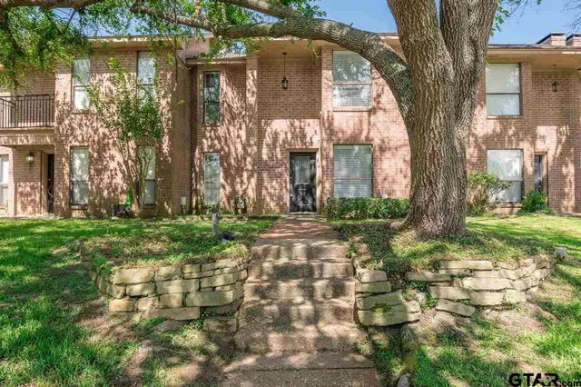 $1,650 | 5825 Hollytree Drive, Tyler, TX 75703
