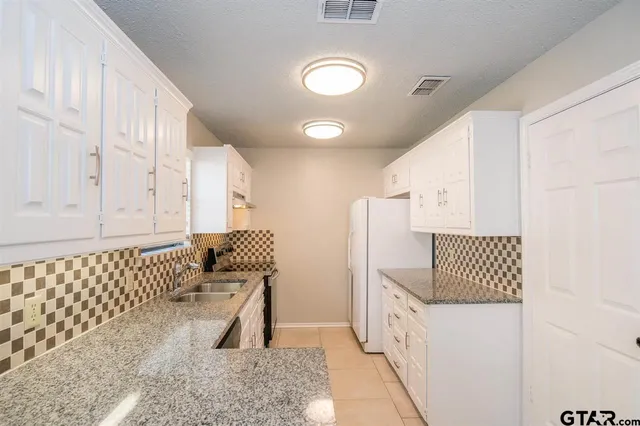 $1,650 | 5825 Hollytree Drive, Tyler, TX 75703