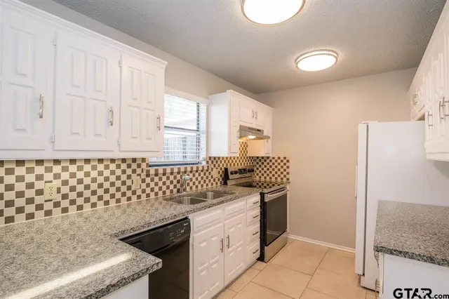 $1,650 | 5825 Hollytree Drive, Tyler, TX 75703