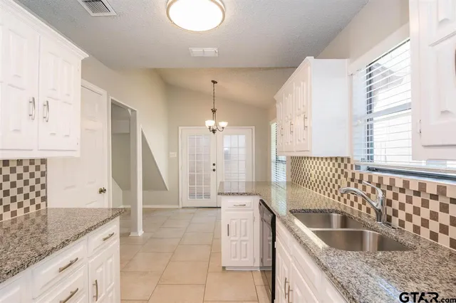 $1,650 | 5825 Hollytree Drive, Tyler, TX 75703