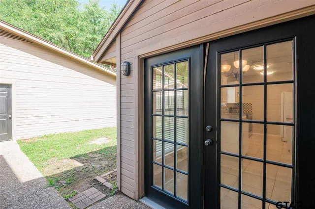 $1,650 | 5825 Hollytree Drive, Tyler, TX 75703