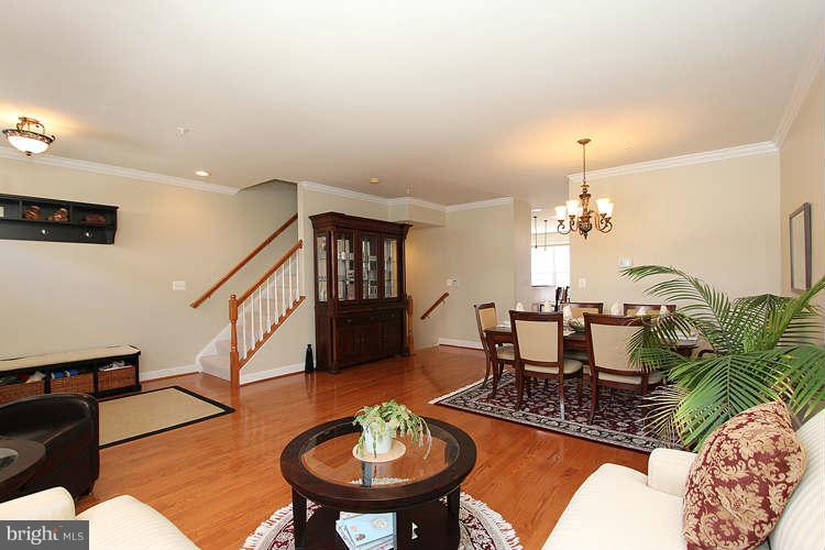 628 Cedar Spring Street Gaithersburg, MD 20877 - Photo 12 of 29 Living Room