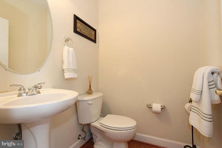 628 Cedar Spring Street Gaithersburg, MD 20877 - Photo 14 of 29 Bath