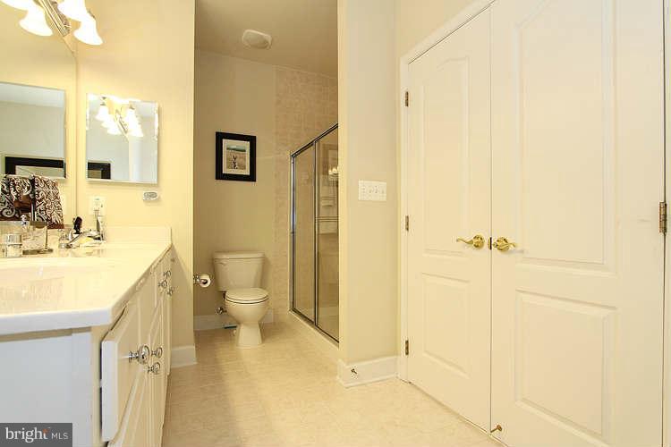 628 Cedar Spring Street Gaithersburg, MD 20877 - Photo 20 of 29 Bath
