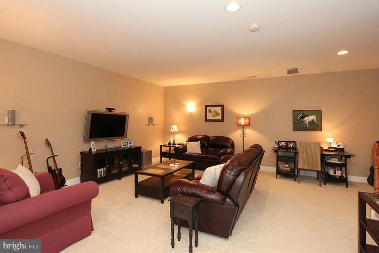 628 Cedar Spring Street Gaithersburg, MD 20877 - Photo 25 of 29 Interior (General)