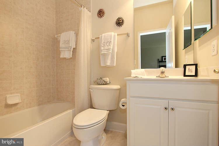 628 Cedar Spring Street Gaithersburg, MD 20877 - Photo 26 of 29 Bath