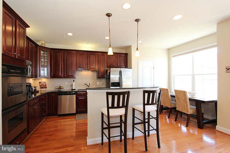 628 Cedar Spring Street Gaithersburg, MD 20877 - Photo 5 of 29 Kitchen