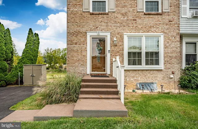 $305,000 | 10 Courtney Lane, Thorndale, PA 19372