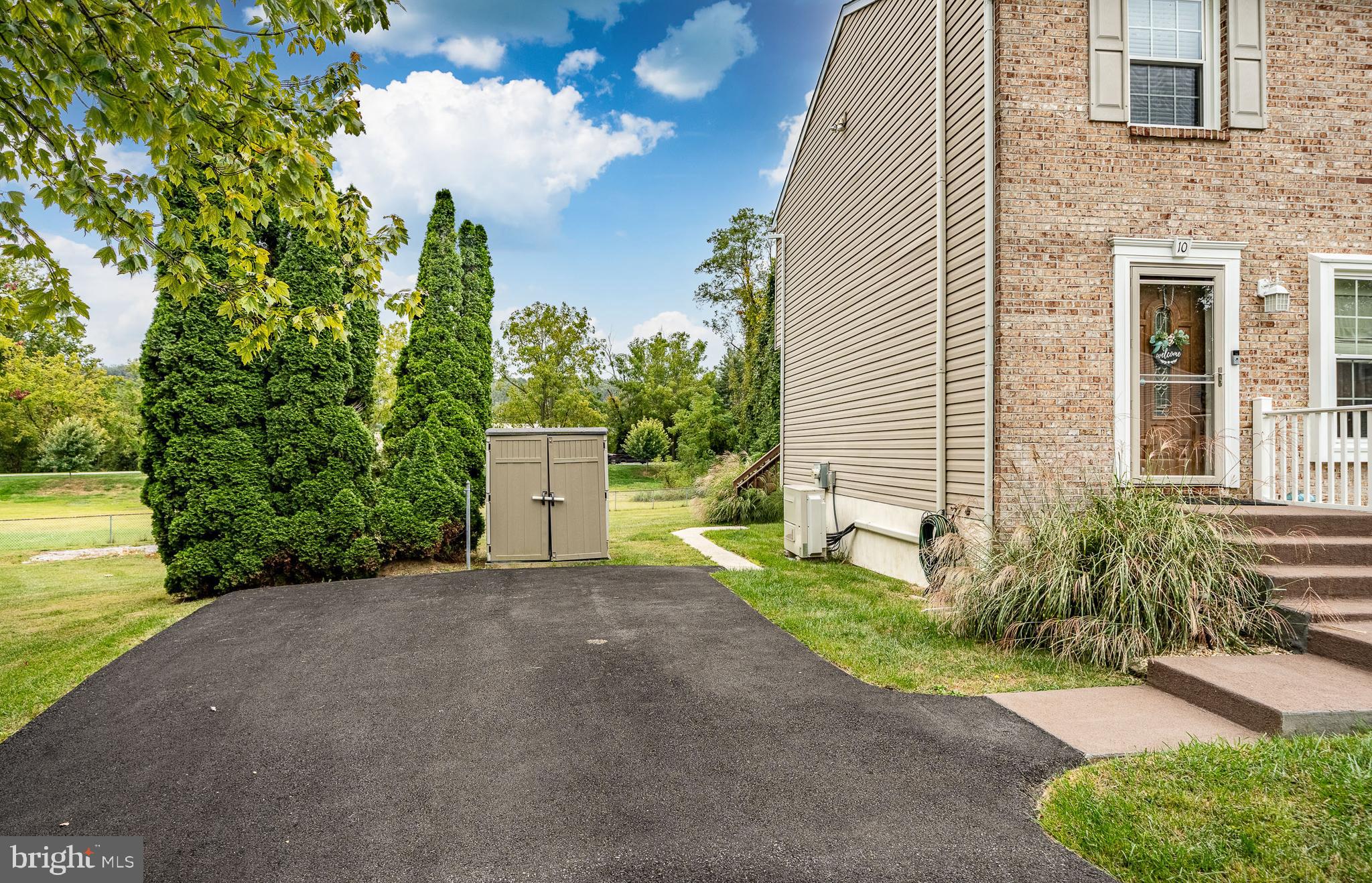 10 Courtney Lane Thorndale, PA 19372 - Photo 3 of 24