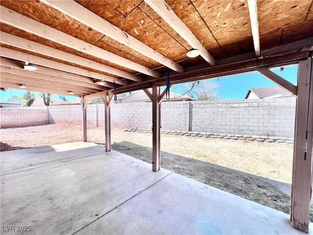 $2,100 | 5828 West Divers Cove Way, Las Vegas, NV 89108