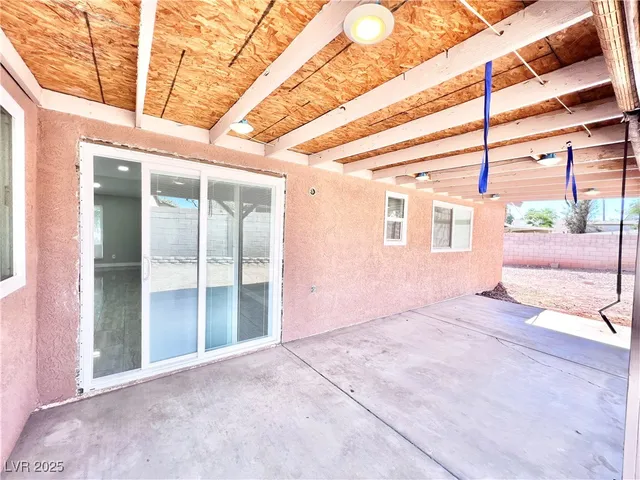 $2,100 | 5828 West Divers Cove Way, Las Vegas, NV 89108