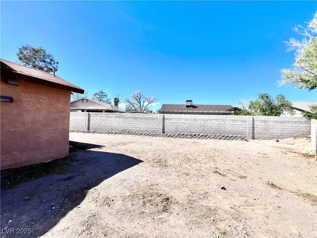 $2,100 | 5828 West Divers Cove Way, Las Vegas, NV 89108
