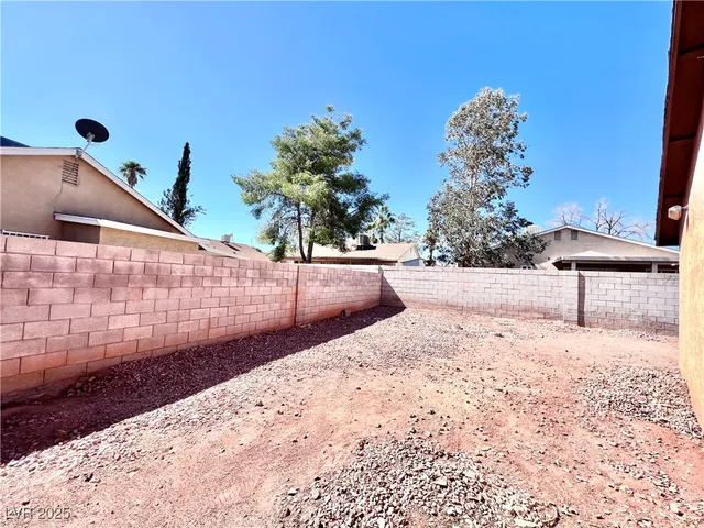 $2,100 | 5828 West Divers Cove Way, Las Vegas, NV 89108