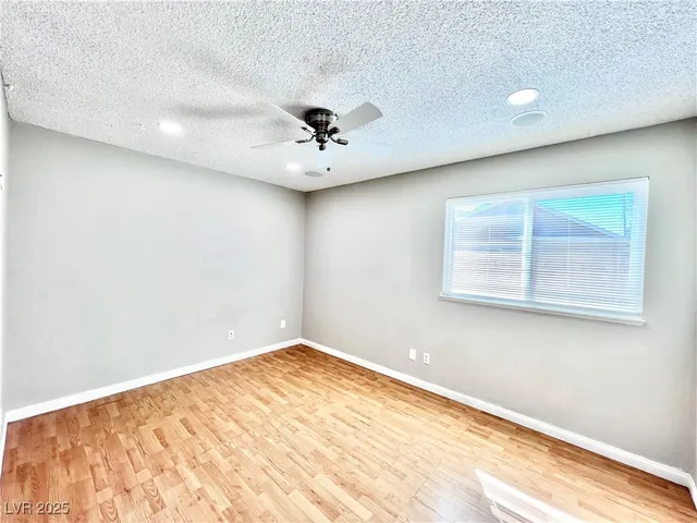 $2,100 | 5828 West Divers Cove Way, Las Vegas, NV 89108