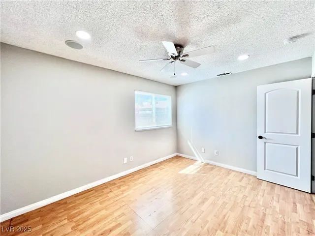 $2,100 | 5828 West Divers Cove Way, Las Vegas, NV 89108