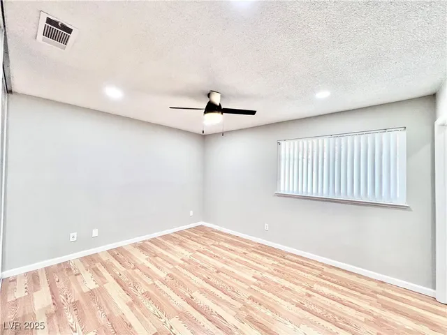 $2,100 | 5828 West Divers Cove Way, Las Vegas, NV 89108