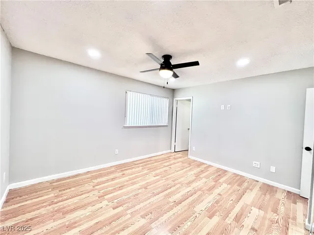 $2,100 | 5828 West Divers Cove Way, Las Vegas, NV 89108