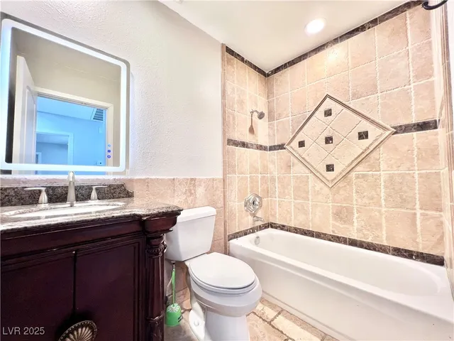 $2,100 | 5828 West Divers Cove Way, Las Vegas, NV 89108